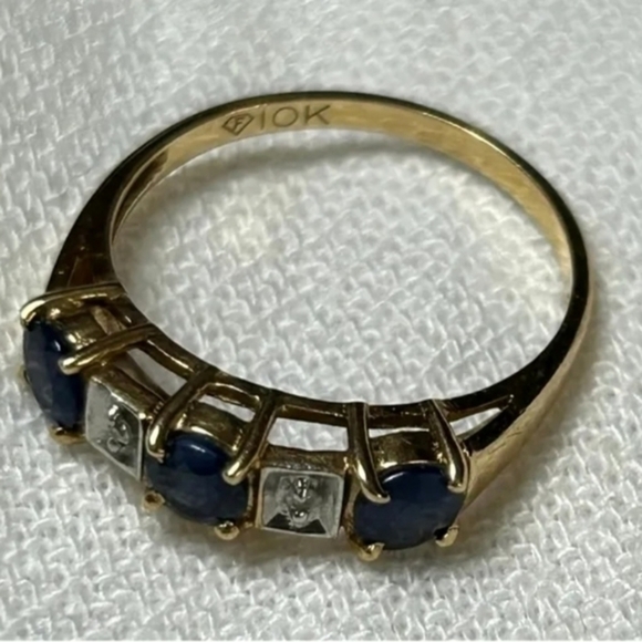 10 k yellow gold sapphire and diamond ring 1.8 grams, sz. 6.75-7 - Picture 4 of 4